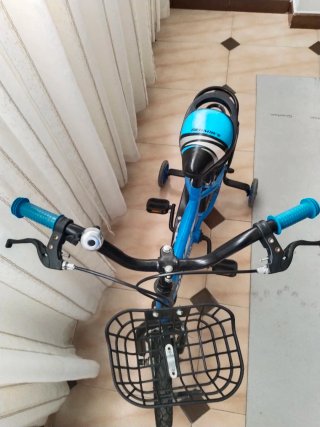 Bicicleta infantil 16 con ruedines y cesta