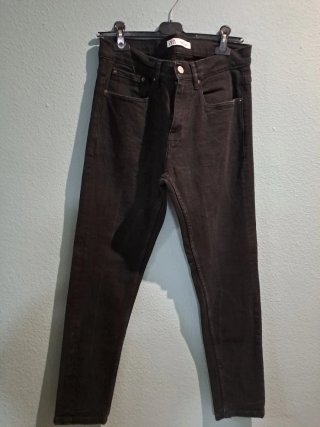 Pantalón Vaquero Negro Zara