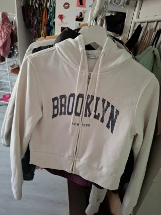Sudadera con Cremallera y Capucha