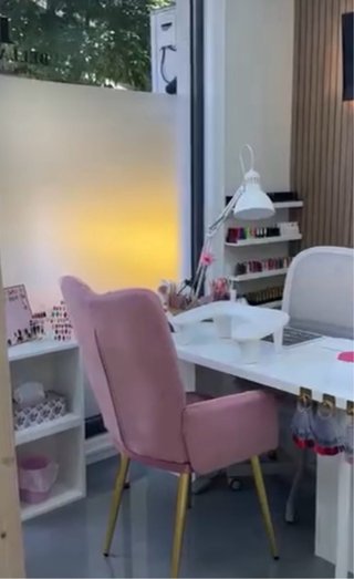 Alquilo mesa para manicurista autonoma