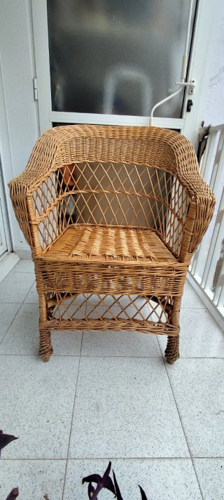 Sillón de mimbre artesanal