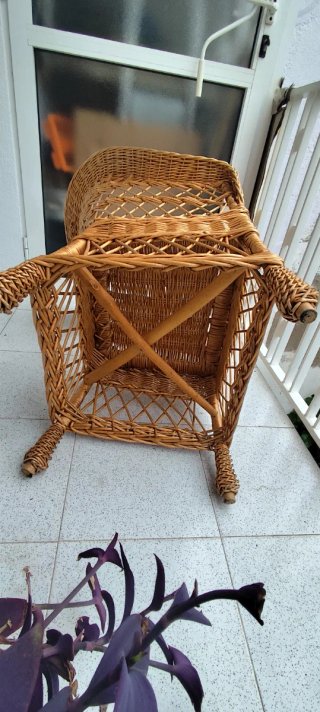 Sillón de mimbre artesanal
