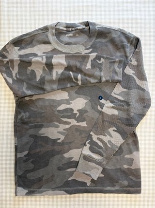 Jersey Hollister Camuflaje. Nuevo. Talla L
