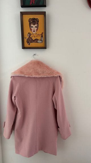 Abrigo rosa Kling con cuello de pelo