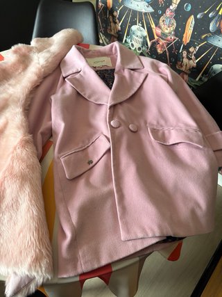 Abrigo rosa Kling con cuello de pelo