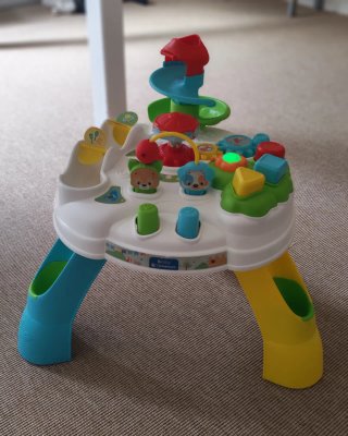 Mesa de juegos infantil Clementoni