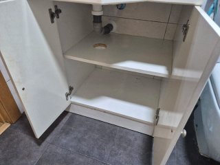 Mueble de baño con lavabo y encimera de mármol