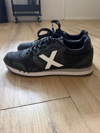 Deportivas Munich Negras y Blancas