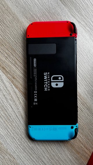Nintendo Switch V2 + MicroSD + 4 Mandos + Funda