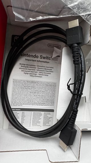 Nintendo Switch V2 + MicroSD + 4 Mandos + Funda