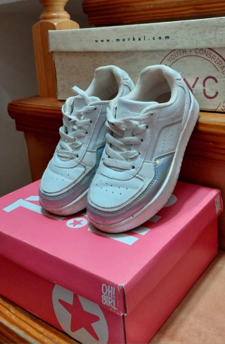 Deportivas niña talla 30