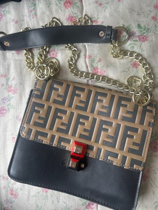 Bolso Fendi con cadena