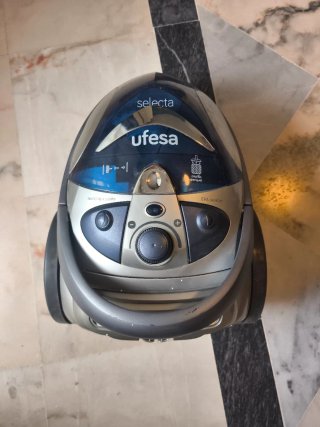 Aspirador sin bolsa Ufesa Selecta