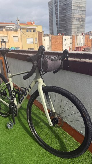 Bicicleta Giant Gravel Revolt 2021