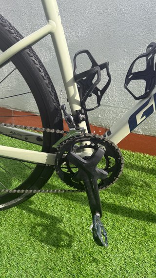 Bicicleta Giant Gravel Revolt 2021