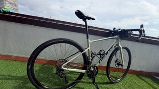 Bicicleta Giant Gravel Revolt 2021
