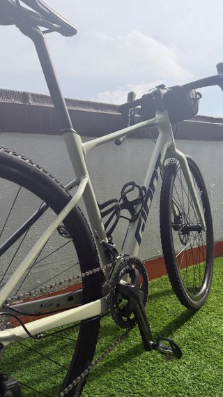 Bicicleta Giant Gravel Revolt 2021