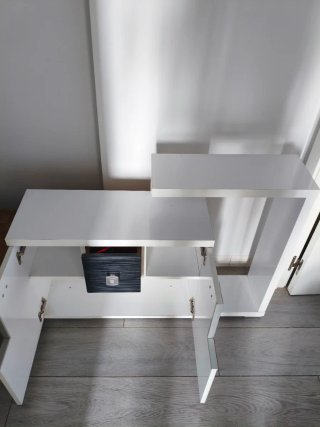 Mueble de entrada blanco y negro