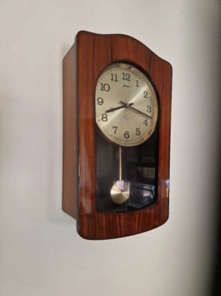 Reloj de pared antiguo madera y cristal
