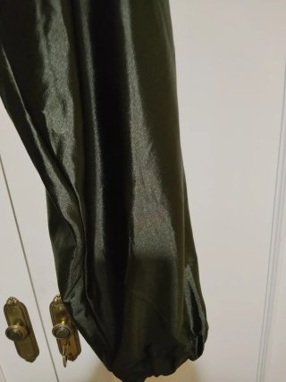 Pantalón de raso con bolsillos
