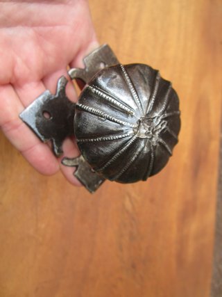 Pomo antiguo forja restaurado, 5.6 cm diámetro.