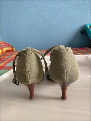 Zapatos de mujer con pedrería