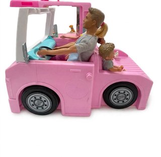 Autocaravana Barbie DreamCamper y familia