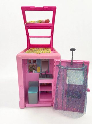 Autocaravana Barbie DreamCamper y familia