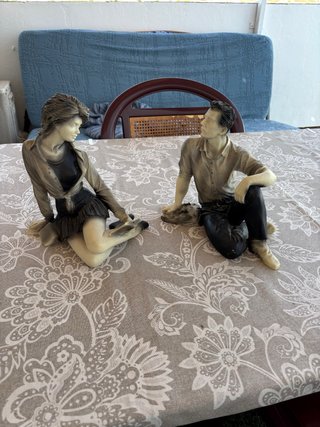 Figuras Decorativas Pareja Beige y Negro