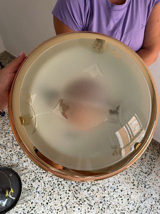 Lámpara de techo dorada y cristal