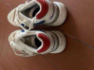 Zapatillas Reebok Retro Blancas Azul y Rojo