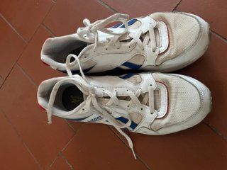 Zapatillas Reebok Retro Blancas Azul y Rojo