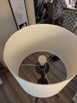 Lámpara de pie trípode madera negra