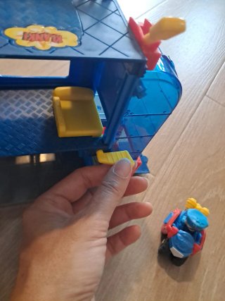 Superzings Comisaría Policía