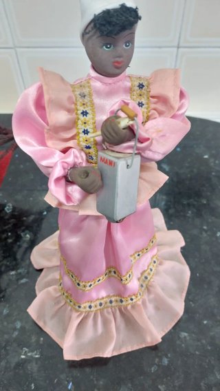 Muñeca decorativa  y 4 más  de regalo por  15€