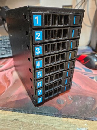 Caja para 8 Discos Duros SAS/SATA