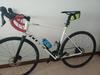 Bicicleta de Carretera Cube