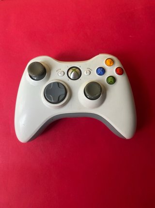 Xbox 360 Negra + Mando y Kinect