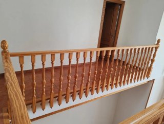 Barandilla de madera maciza