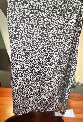 Falda midi estampada leopardo