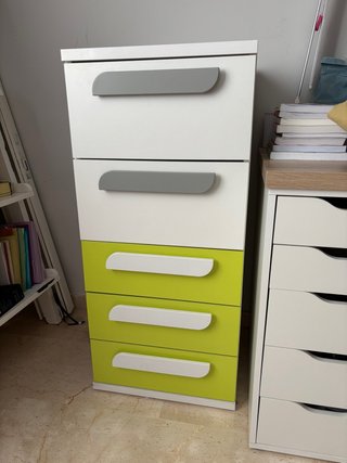 Cajonera blanca y verde