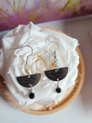 Pendientes media luna con brillante negro