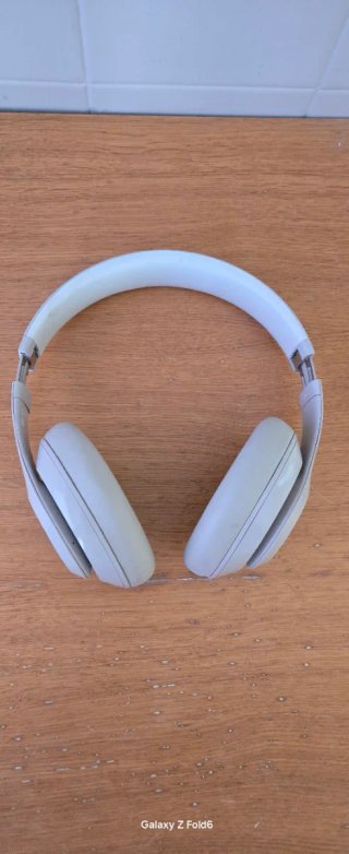 Auriculares Beats Studio Pro con detalle