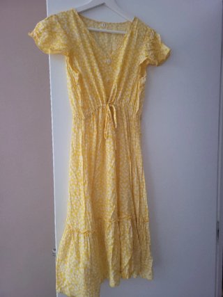 Vestido amarillo floral