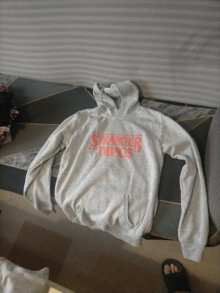 Sudadera Stranger Things Gris