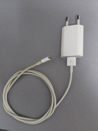 Cargador original Apple y cable Lightning iPhone