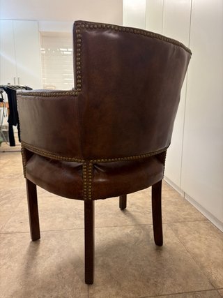 Butaca de Cuero y Madera Maciza