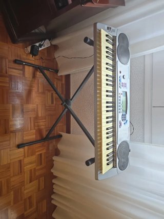 Teclado Electrónico con Soporte.