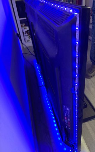 TV LG 50” Negra con Luces LED Azules