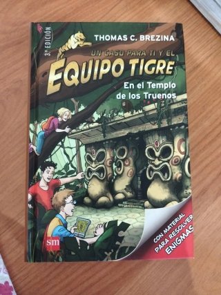 En el tiempo de los truenos: una serie de novel...